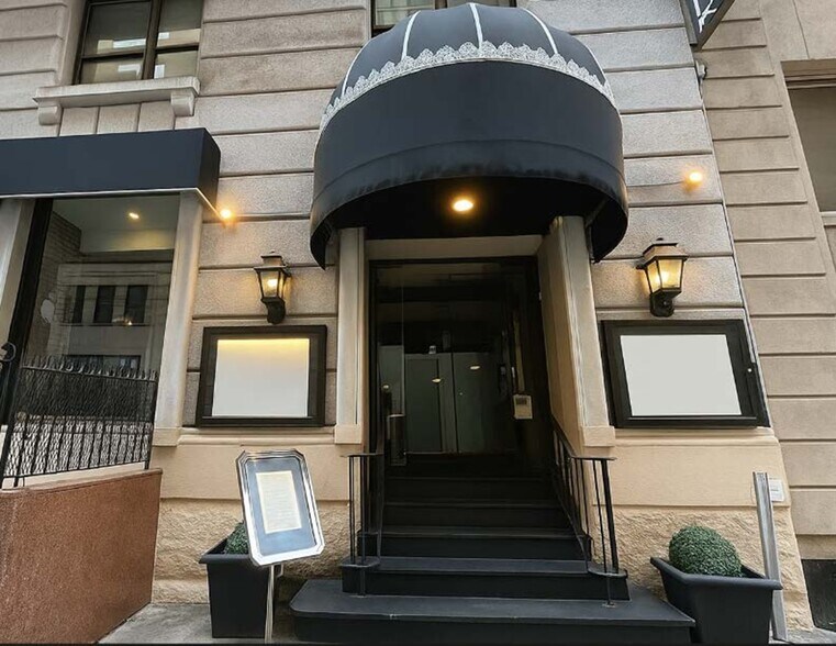 117 W 58th St, New York, NY à louer - Photo du bâtiment - Image 1 de 3