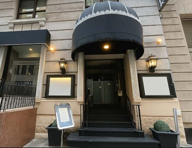 Plus de détails pour 117 W 58th St, New York, NY - Commerce de détail à louer