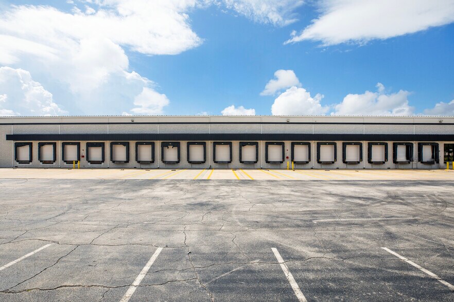 1350 Tradeport Dr, Orlando, FL for lease - Building Photo - Image 2 of 5