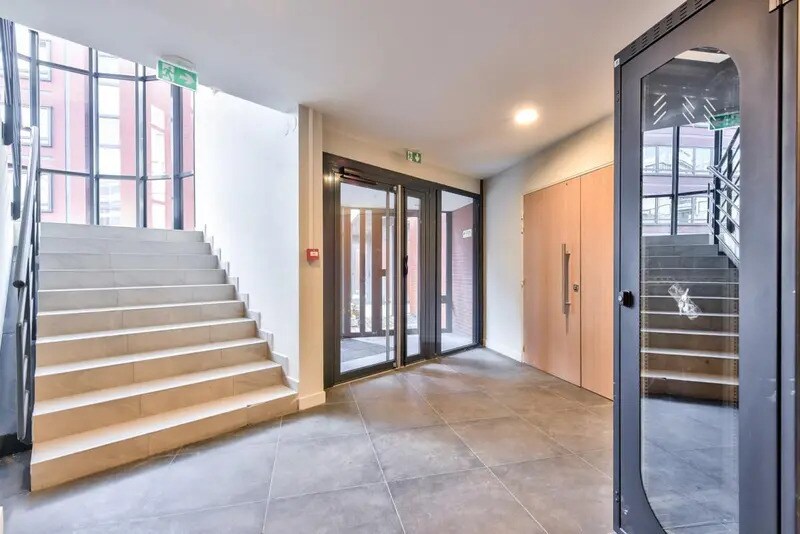 1 Rue James Joule, Guyancourt for lease - Interior Photo - Image 2 of 12
