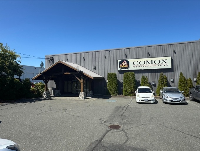4911 Island Hwy N, Courtenay, BC for lease Building Photo- Image 1 of 2