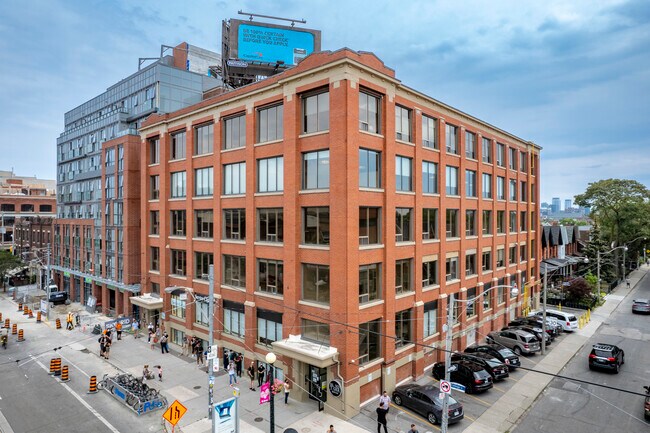 Plus de détails pour 559-563 College St, Toronto, ON - Bureau à louer