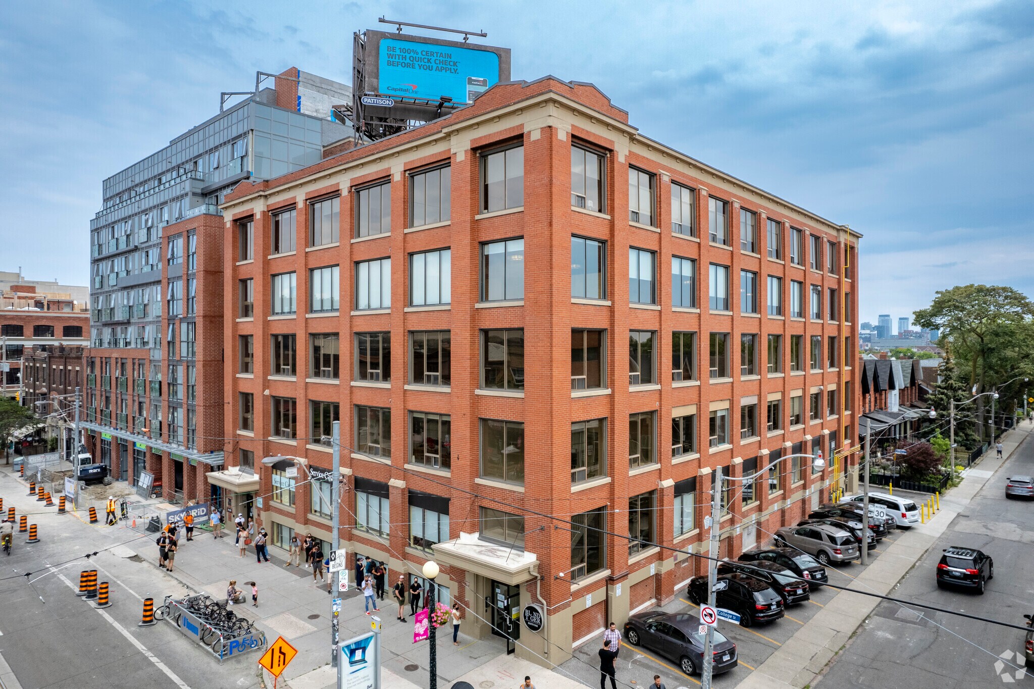 559-563 College St, Toronto, ON for lease Primary Photo- Image 1 of 6