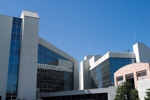 399 E Highland Ave, San Bernardino, CA à louer - Photo du bâtiment - Image 2 de 13