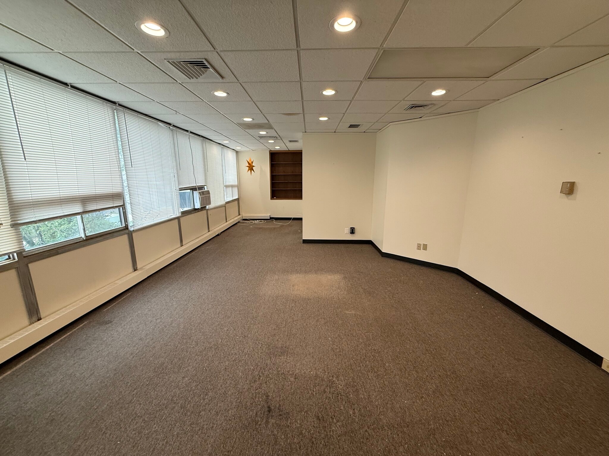 801 S Adams Rd, Birmingham, MI for lease Interior Photo- Image 1 of 7