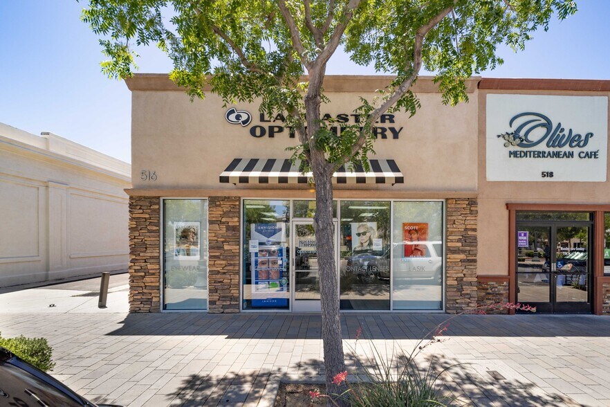 516 W Lancaster Blvd, Lancaster, CA à louer - Photo du bâtiment - Image 2 de 13