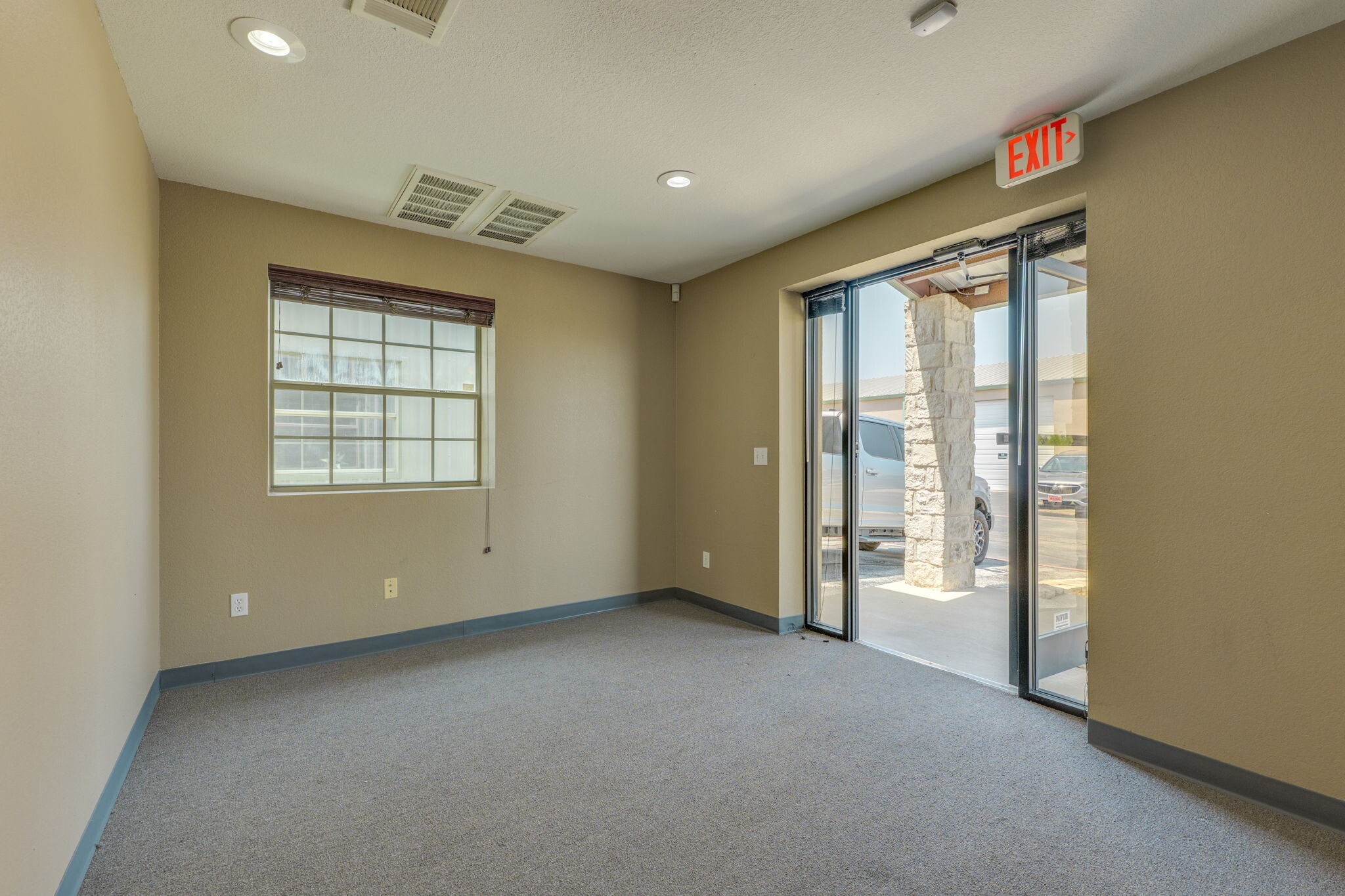 14121 W US 290 Hwy, Austin, TX for lease Building Photo- Image 1 of 18