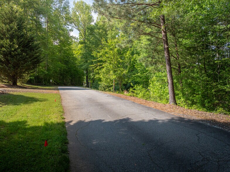 149 April Valley Ln, Pickens, SC à vendre - Photo du bâtiment - Image 2 de 21