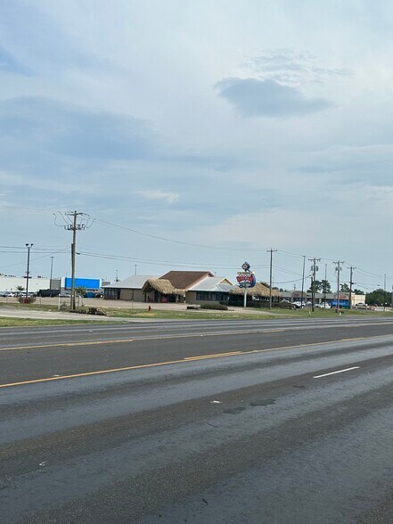 1155 E Loop 304, Crockett, TX à vendre - Photo du bâtiment - Image 2 de 11