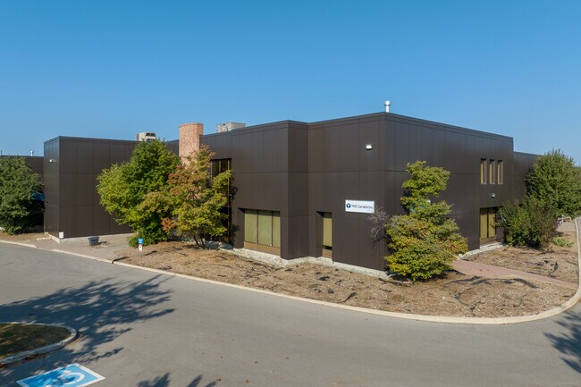 Plus de détails pour 100 Courtland Ave, Vaughan, ON - Industriel à louer