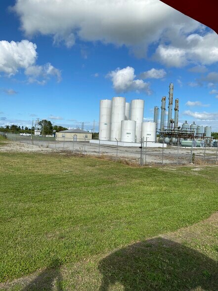 501 World Trade Petroleum Dr, Belle Glade, FL à louer - Photo principale - Image 2 de 3
