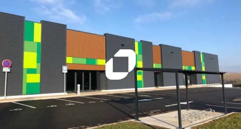 Retail in Anse for lease Building Photo- Image 1 of 7