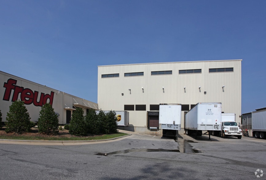 218 Feld Ave, High Point, NC for sale - Building Photo - Image 2 of 6