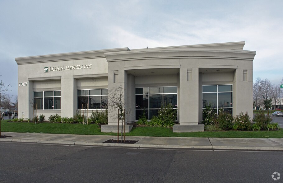 7067 N Mariposa Ave, Fresno, CA à louer - Photo du bâtiment - Image 3 de 3