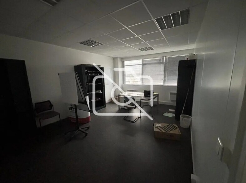 Office in Bois-d'Arcy for lease - Interior Photo - Image 3 of 7