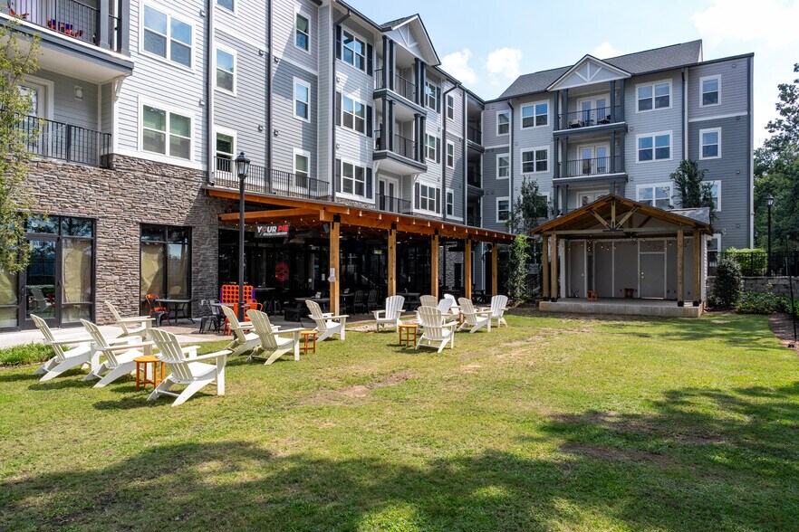 894 Tiger Blvd, Clemson, SC à louer - Photo du bâtiment - Image 2 de 52