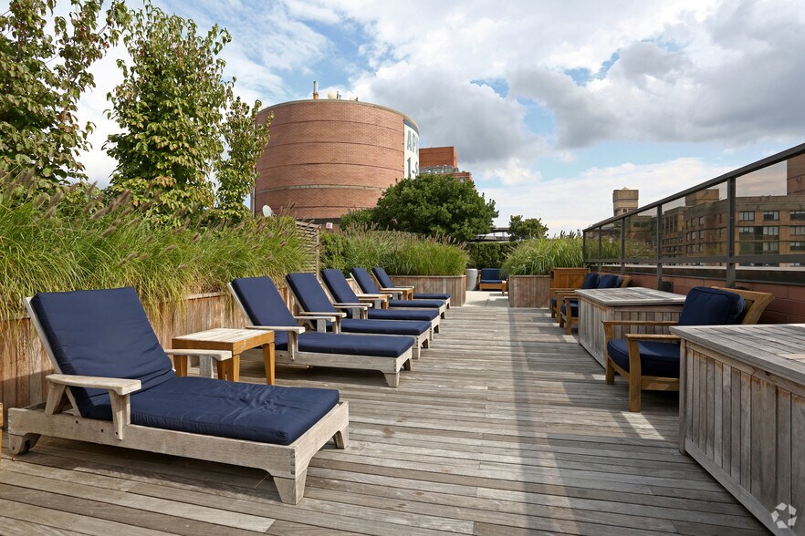 175 E 96th St, New York, NY à louer - Photo du bâtiment - Image 3 de 16