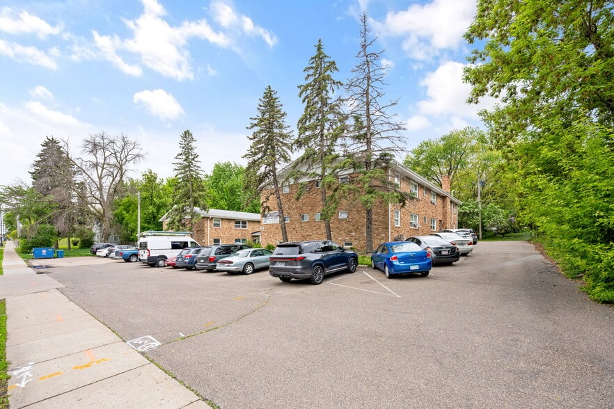 2009-2017 Commerce Blvd, Mound, MN à vendre - Photo du bâtiment - Image 3 de 32