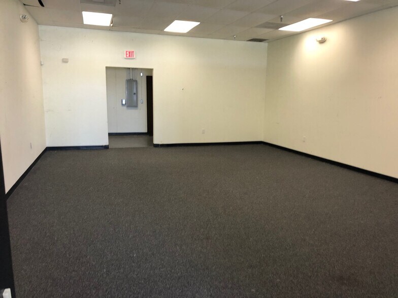 9900 Lake Forest Blvd, New Orleans, LA for lease - Building Photo - Image 3 of 6