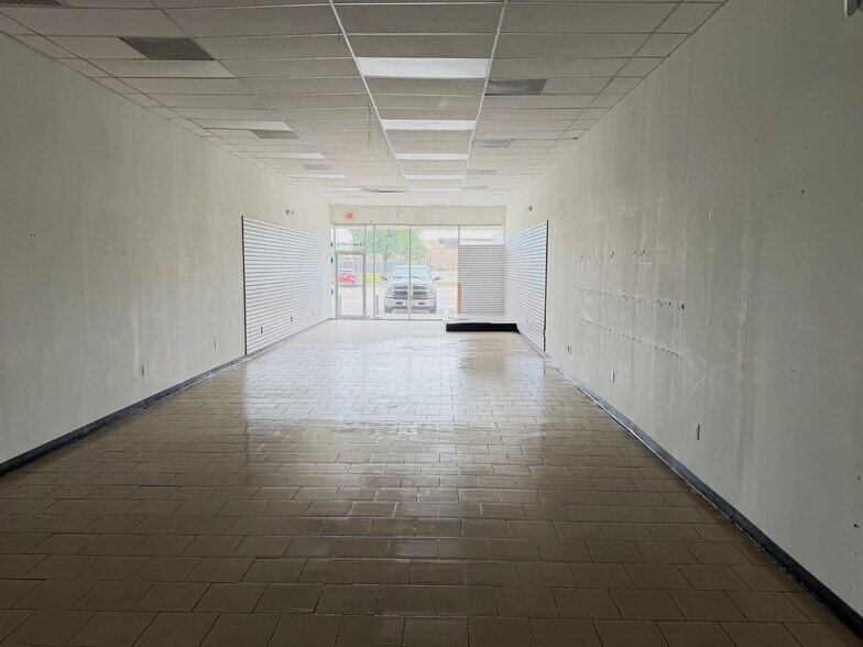 3330 Hillcroft Ave, Houston, TX à louer - Photo du bâtiment - Image 3 de 9