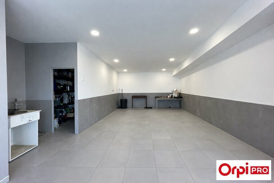 Retail in Chuzelles for sale - Building Photo - Image 3 of 6