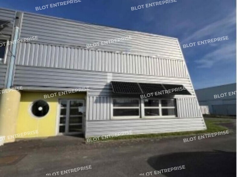 Industrial in Servon-sur-Vilaine for lease - Building Photo - Image 1 of 6