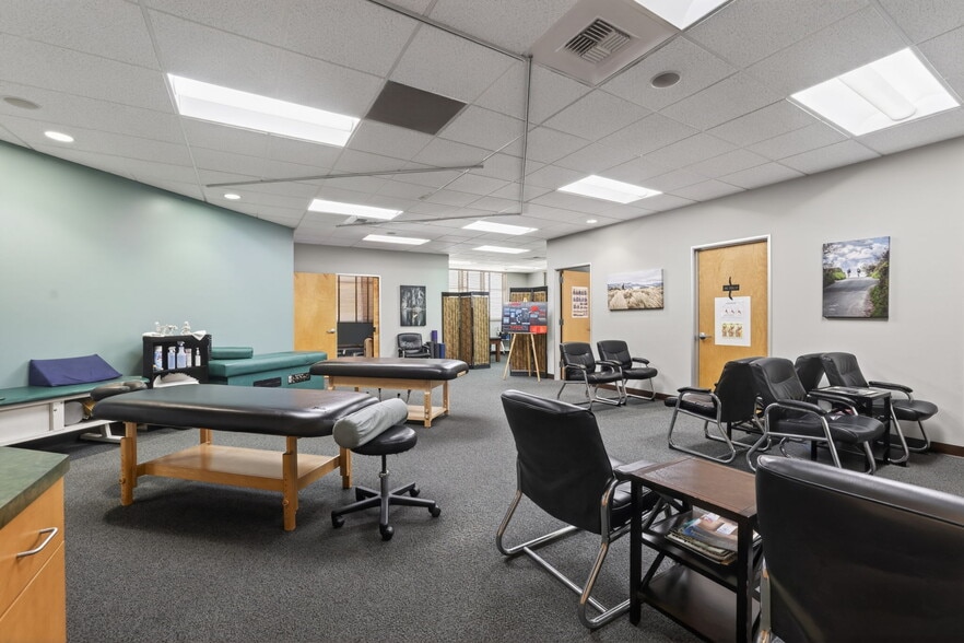 2354 Maritime Dr, Elk Grove, CA for sale - Interior Photo - Image 3 of 10