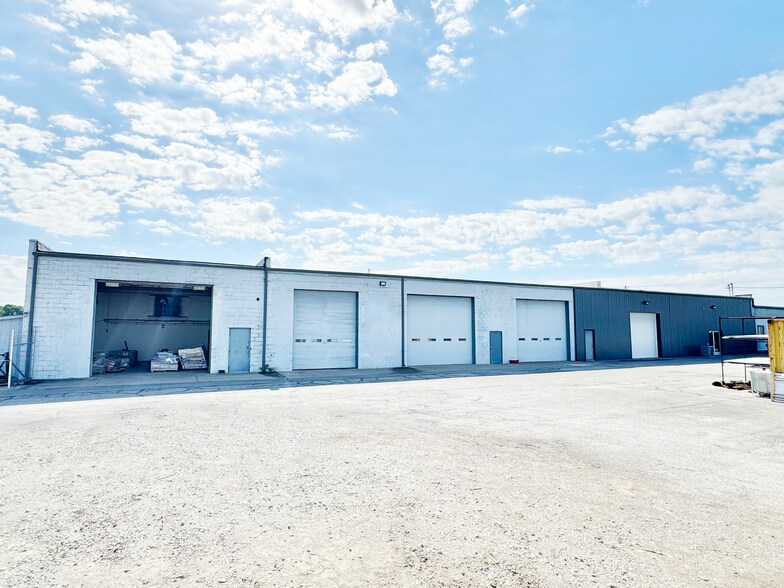 4600 Bluff Rd, Indianapolis, IN à louer - Photo du bâtiment - Image 2 de 5