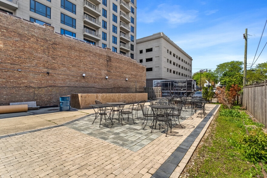 8018 Lincoln Ave, Skokie, IL for sale - Building Photo - Image 3 of 10