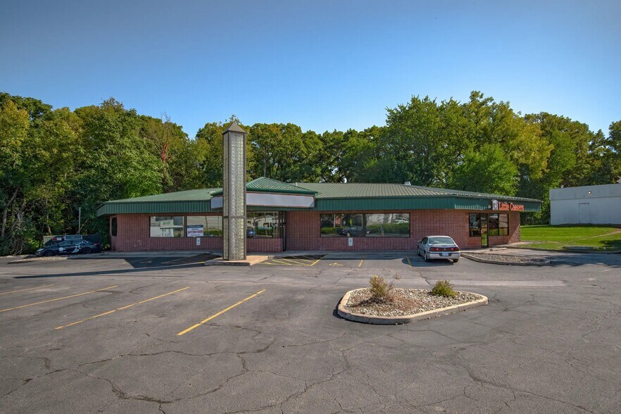 4100 12th Ave, Moline, IL à louer - Photo du bâtiment - Image 2 de 6