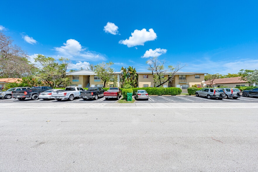 7523-7625 NW 44th Ct, Coral Springs, FL for sale - Building Photo - Image 3 of 10