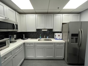 5975 Sunset Dr, Miami, FL for lease Building Photo- Image 2 of 3