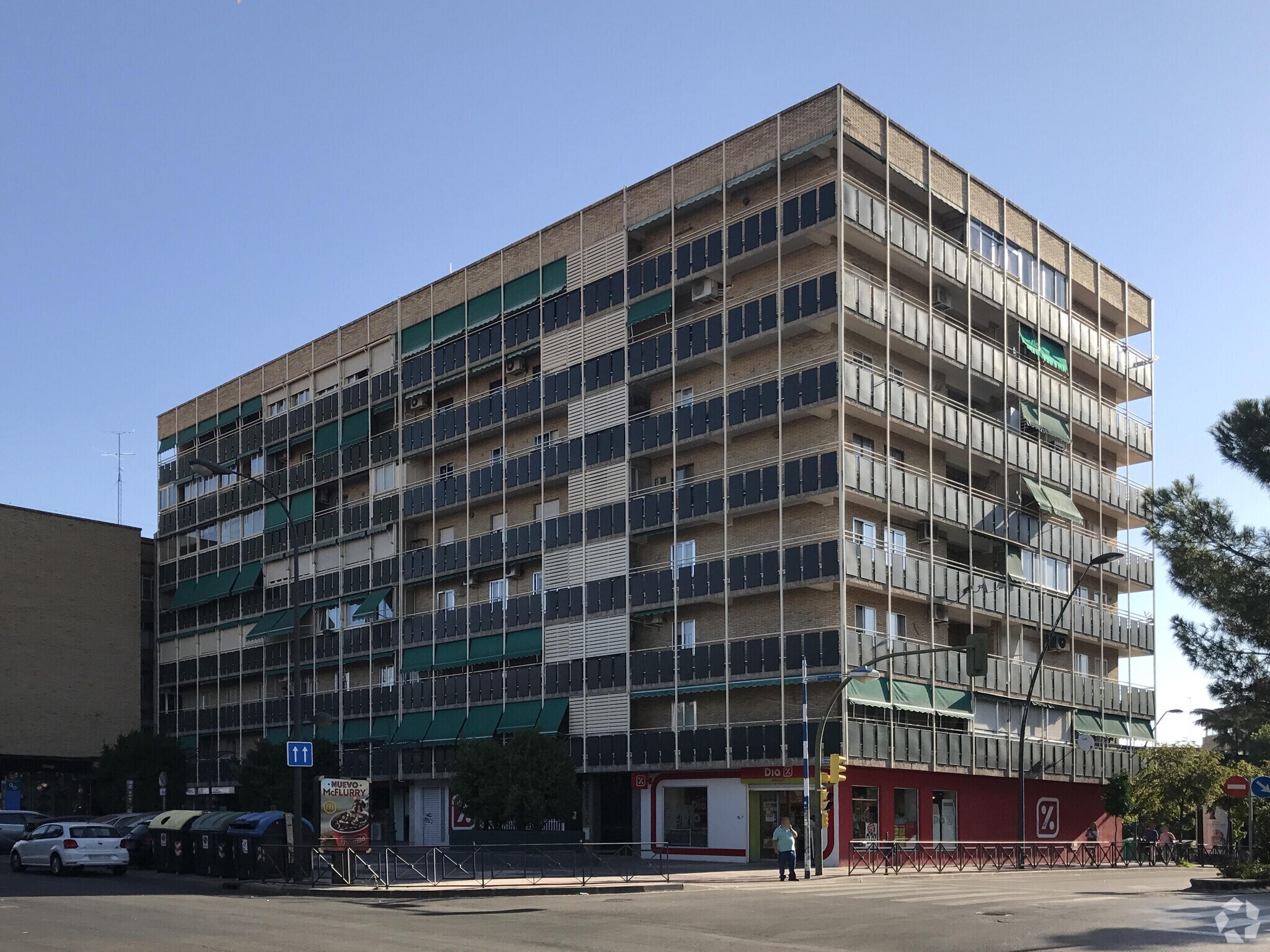 Retail in Getafe, Madrid for lease Primary Photo- Image 1 of 3