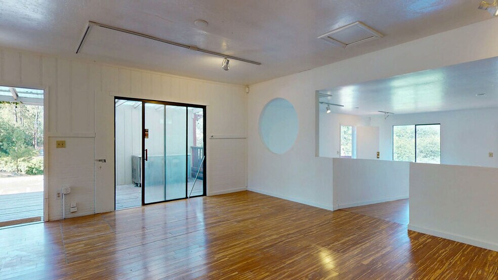 15386 Little Valley Rd, Grass Valley, CA à vendre - Photo du bâtiment - Image 2 de 49