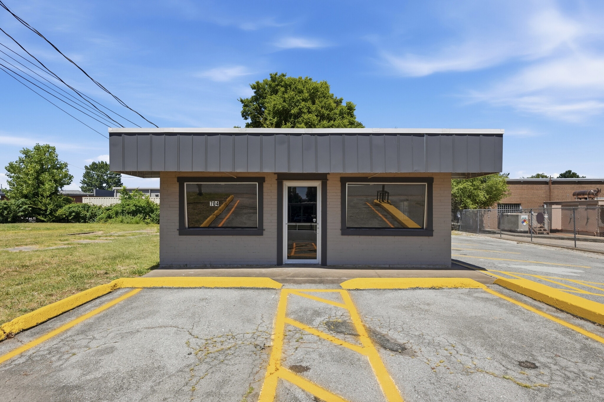 704 W Meadow Ave, Springdale, AR for lease Building Photo- Image 1 of 16