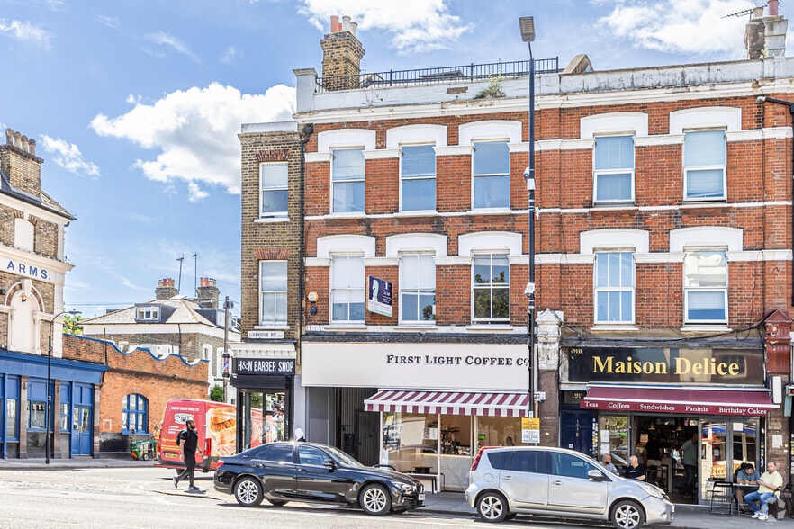 191A Uxbridge Rd, Londres à louer - Photo du bâtiment - Image 2 de 2