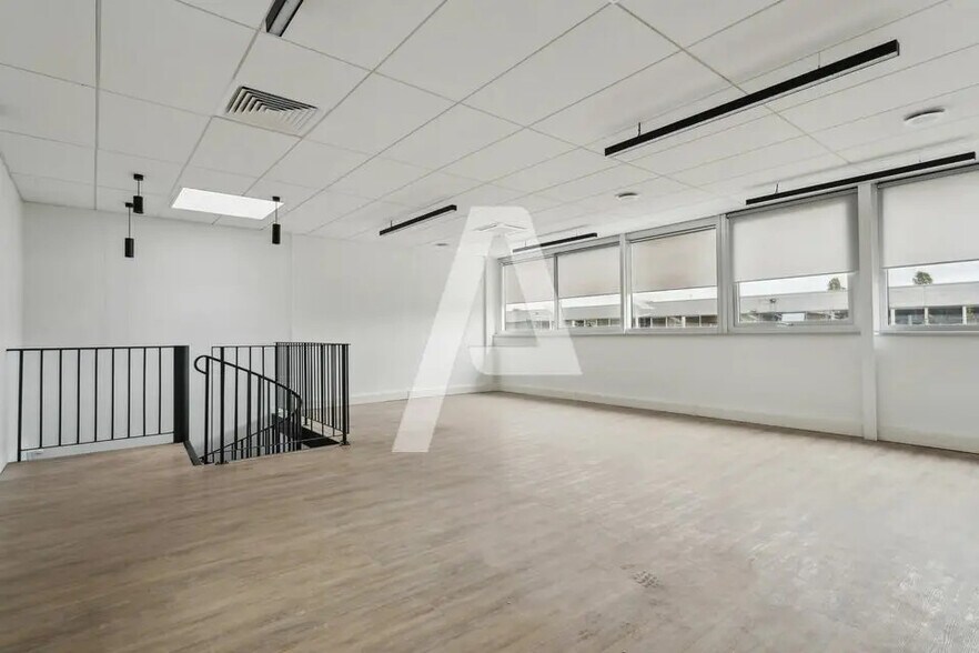 Industrial in Bonneuil-sur-Marne for lease - Interior Photo - Image 2 of 8