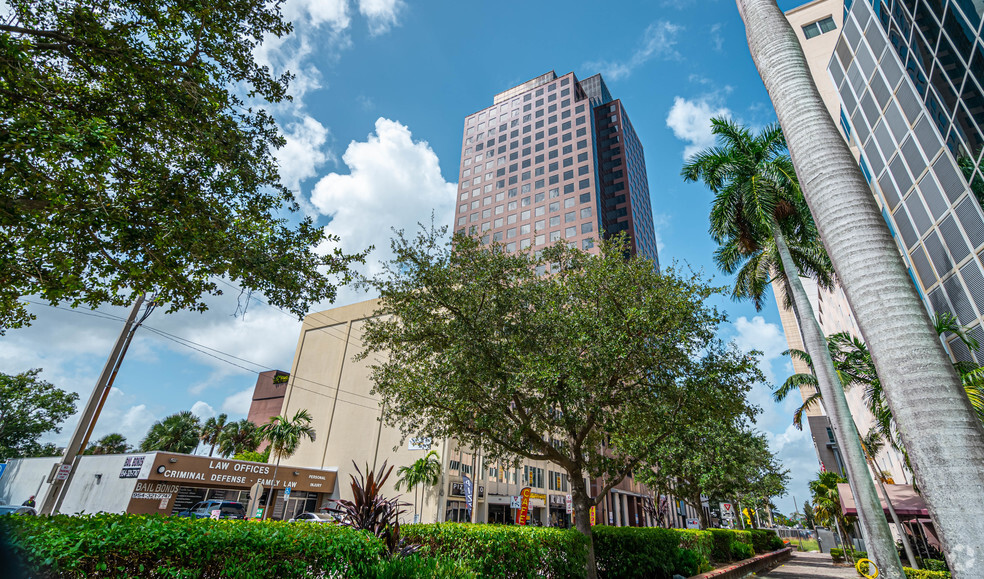 110 SE 6th St, Fort Lauderdale, FL à louer - Photo du bâtiment - Image 2 de 17