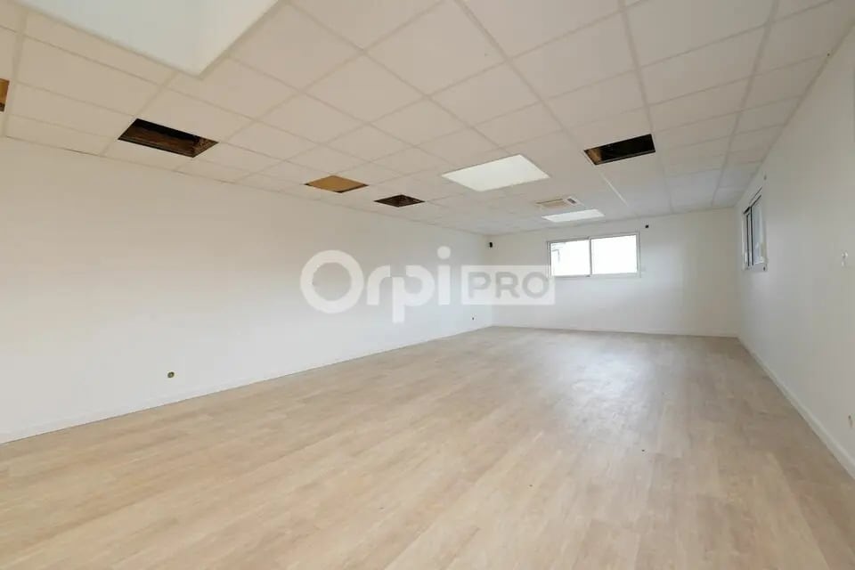 Office in Chaponnay for sale Interior Photo- Image 1 of 13