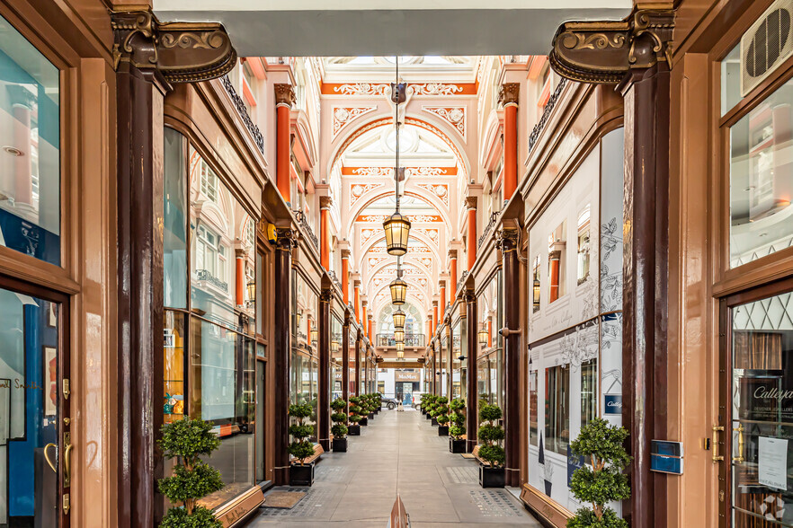 28 Old Bond St, London à vendre - Photo du bâtiment - Image 2 de 2