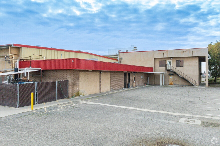1025 E Bardsley Ave, Tulare, CA for sale - Building Photo - Image 3 of 7
