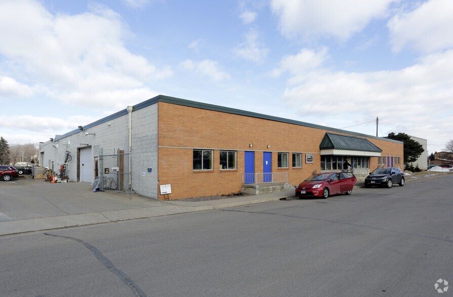 146-220 W 60th St, Minneapolis, MN for lease - Building Photo - Image 1 of 7