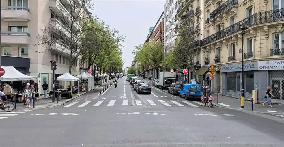 Retail in Paris for lease - Building Photo - Image 1 of 5