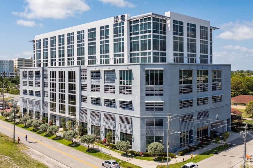 800 SE 4th Ave, Hallandale Beach, FL à louer - Photo du bâtiment - Image 3 de 24