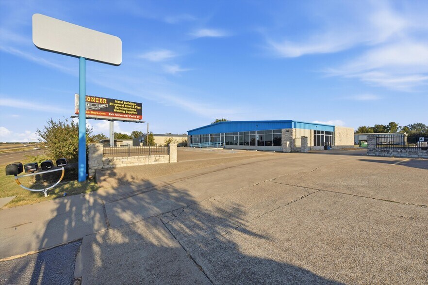 4980 S Loop 340, Robinson, TX à louer - Photo du bâtiment - Image 3 de 7
