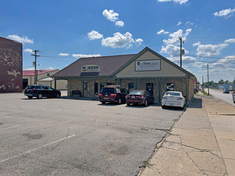 200 S Lebanon St, Lebanon, IN à vendre - Photo du bâtiment - Image 2 de 3