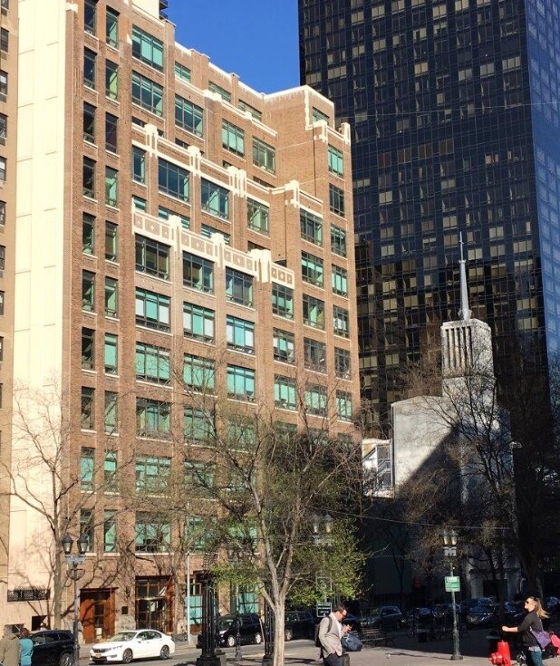 305 E 47th St, New York, NY à louer Photo du bâtiment- Image 1 de 7