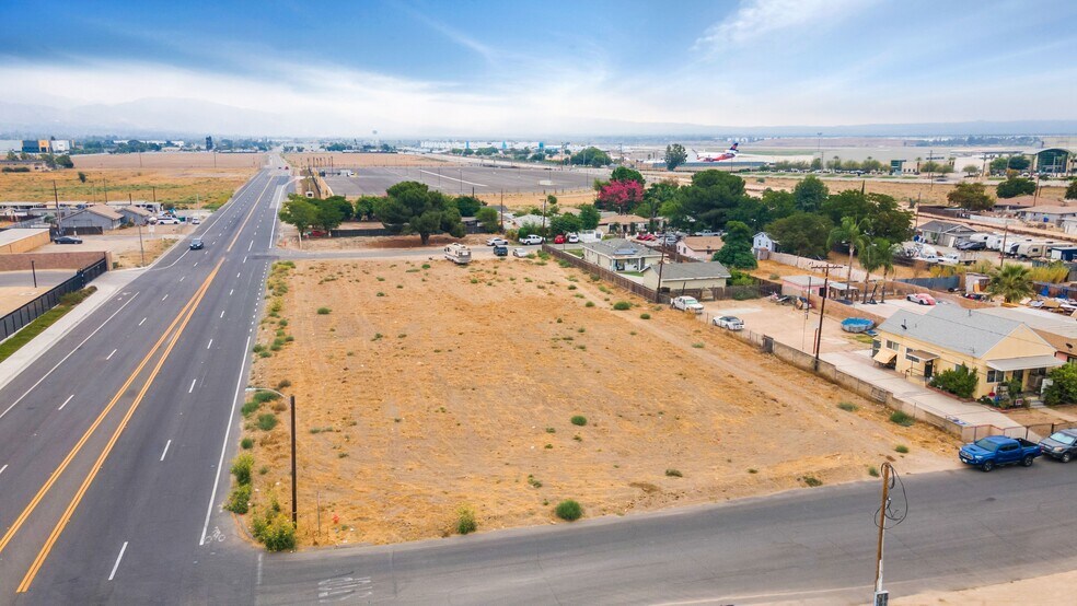 8053 Del Rosa Avenue, San Bernardino, CA à vendre - Aérien - Image 2 de 8