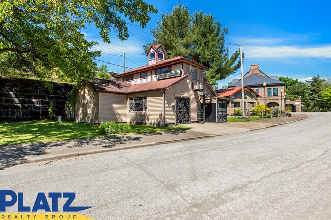 More details for 530 Mahoning Ave, Youngstown, OH - Retail for Sale