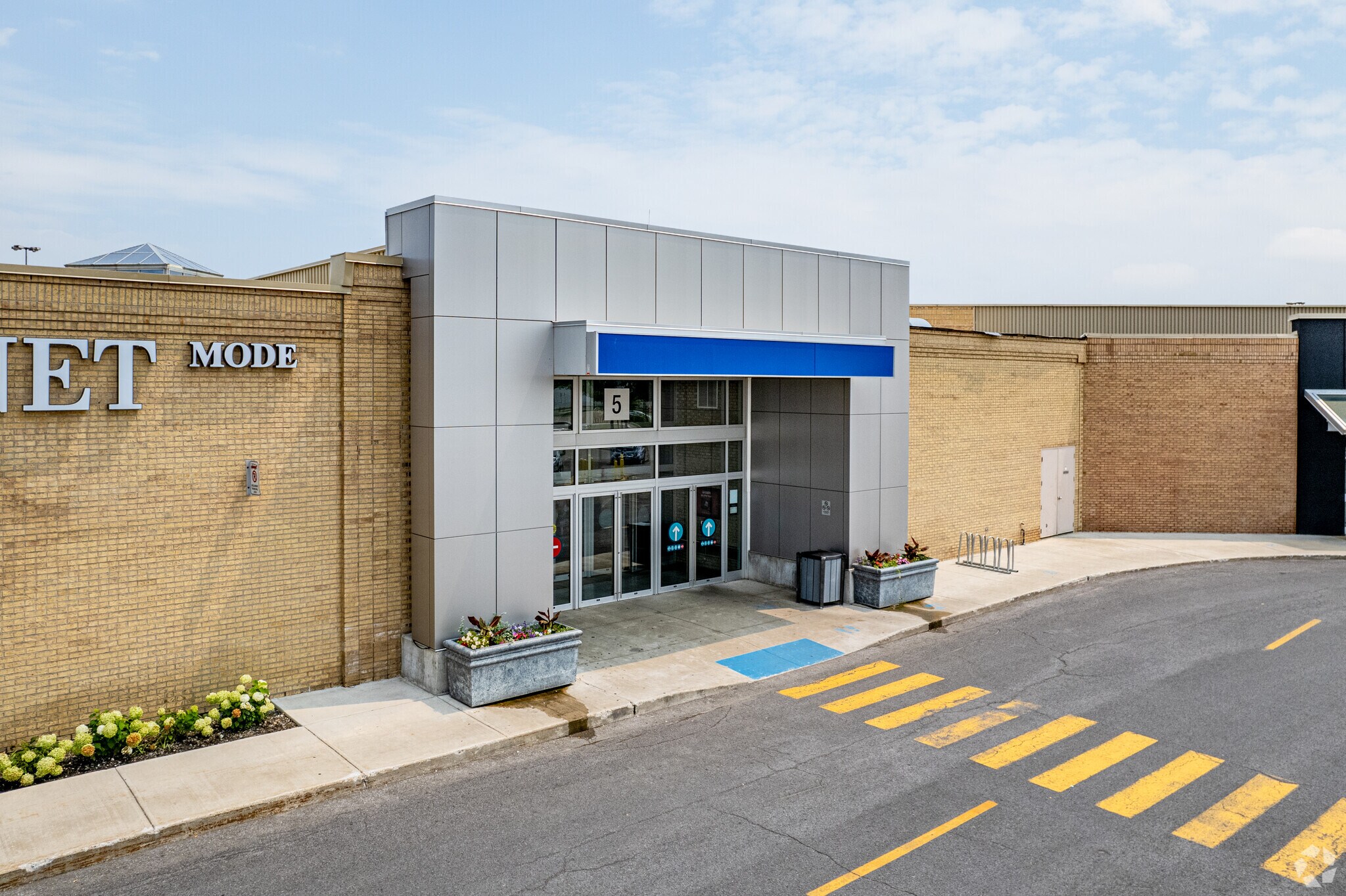 7077 Boul Newman, Montréal, QC for sale Building Photo- Image 1 of 1